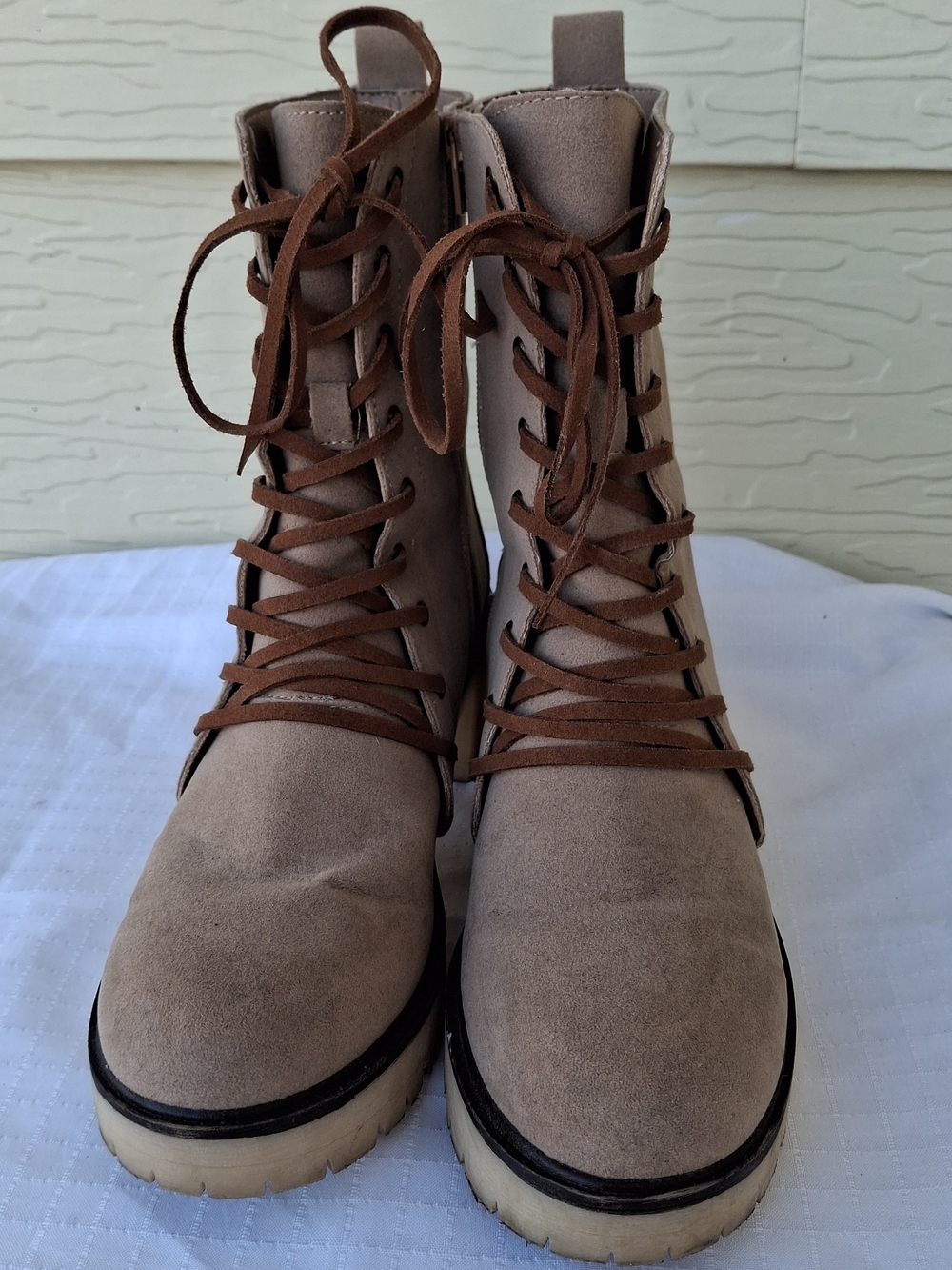 Vici Women's Taupe Suede Lace-Up Combat Boots Size 8.5
